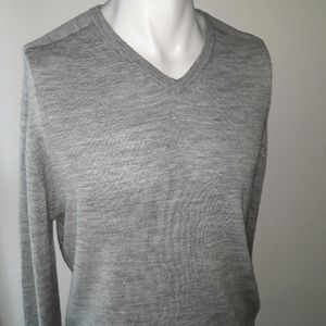 Mudo Collection mens grey merino v neck sweater. Size XL